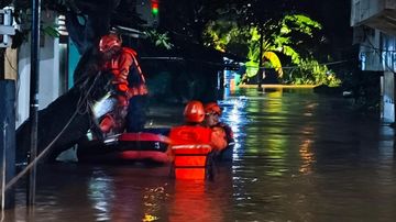 Update Banjir Jakarta Malam Ini: 81 RT dan 15 Jalan Masih Terendam